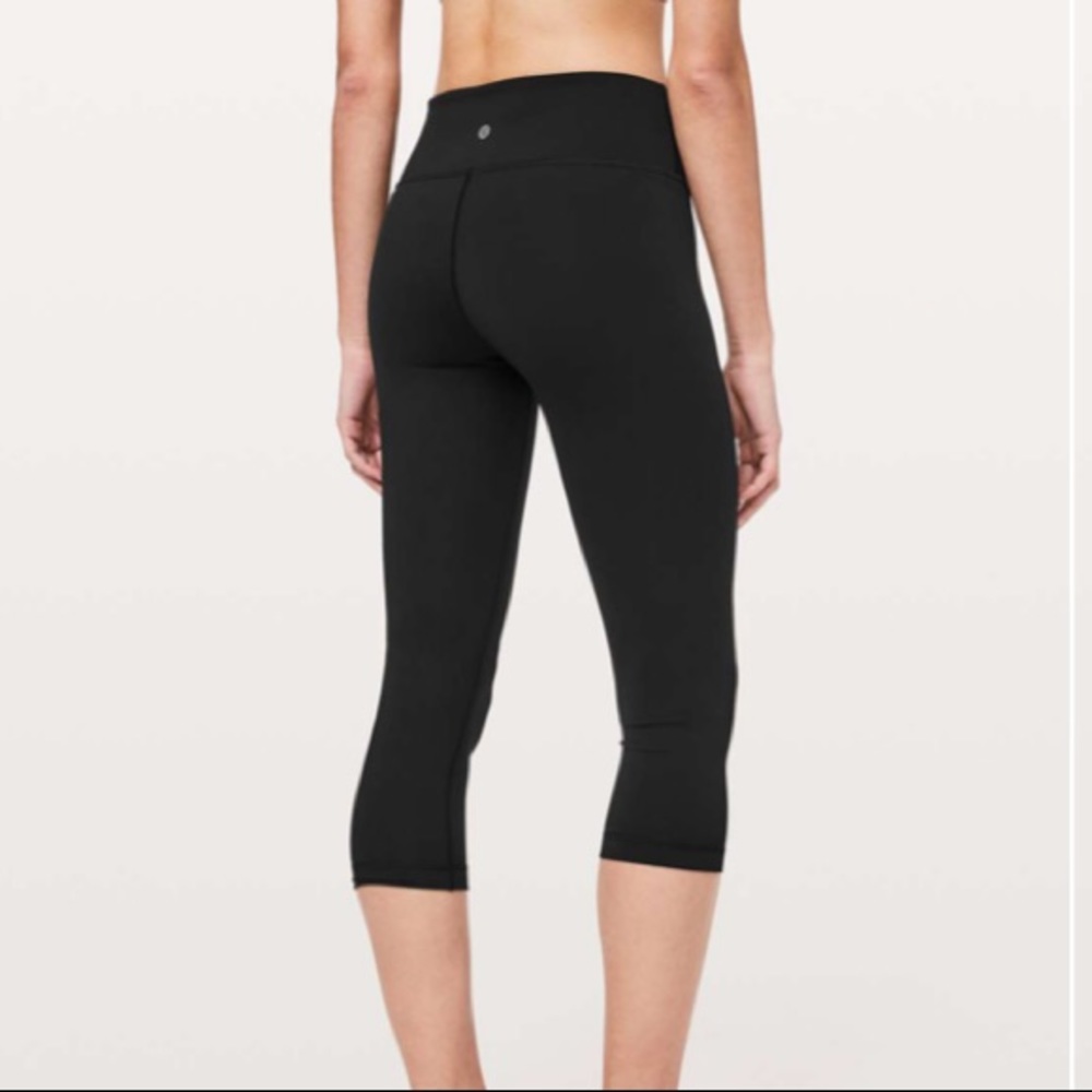 LULULEMON ATHLETICA 19” Inch Capri Black Leggings